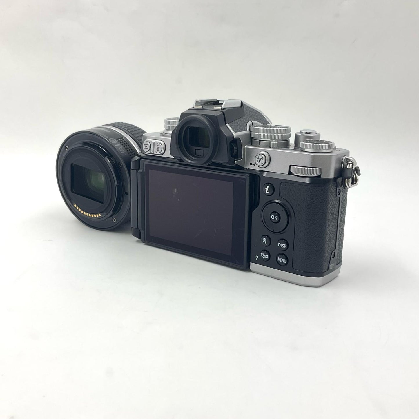 【全額返金保証】【最速発送】Nikon デジタル一眼 Z fc 28mm f/2.8 Special Edition キット [シルバー] 美品 動作確認済