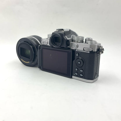 【全額返金保証】【最速発送】Nikon デジタル一眼 Z fc 28mm f/2.8 Special Edition キット [シルバー] 美品 動作確認済