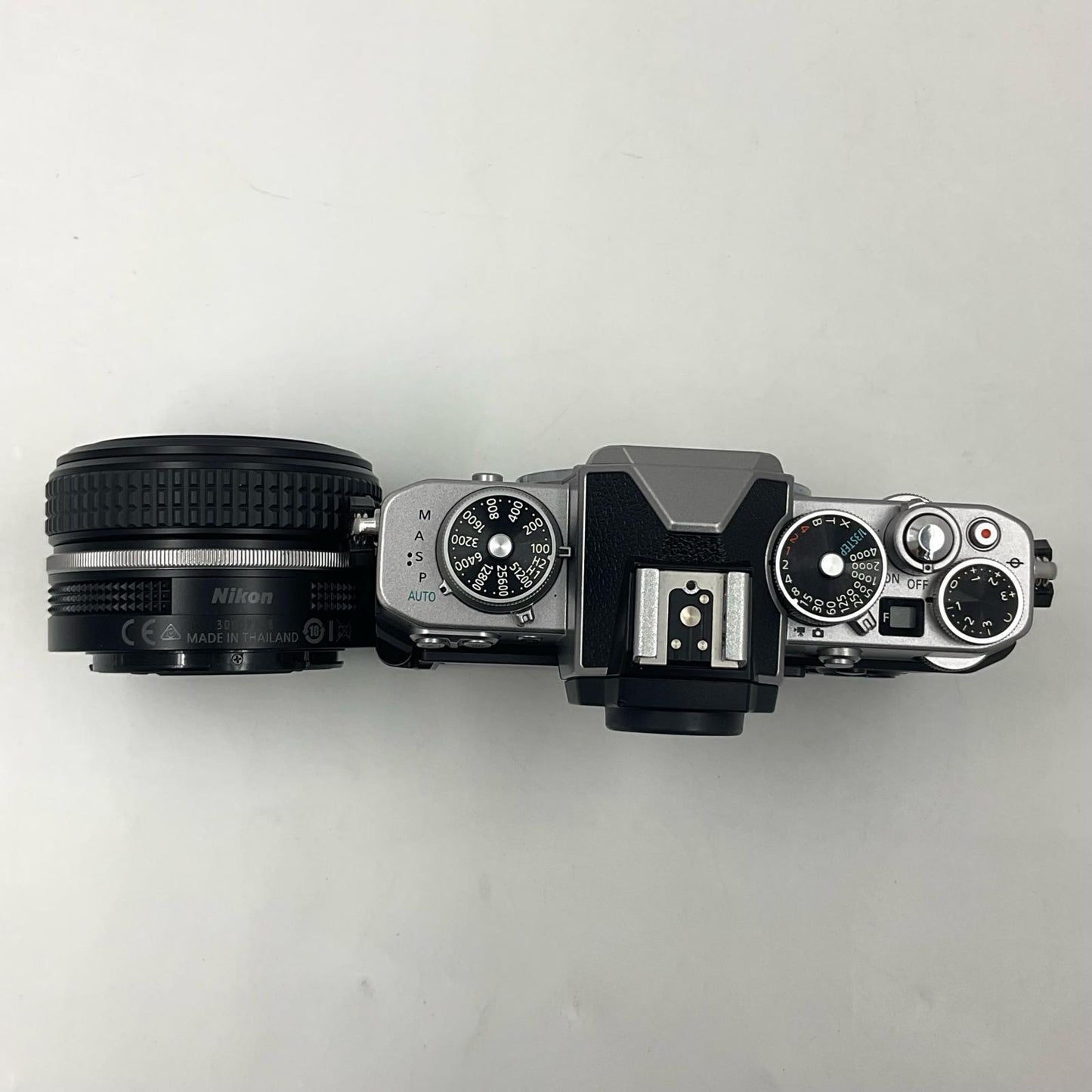 【全額返金保証】【最速発送】Nikon デジタル一眼 Z fc 28mm f/2.8 Special Edition キット [シルバー] 美品 動作確認済