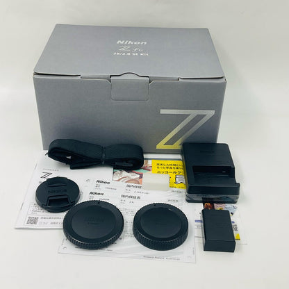 【全額返金保証】【最速発送】Nikon デジタル一眼 Z fc 28mm f/2.8 Special Edition キット [シルバー] 美品 動作確認済