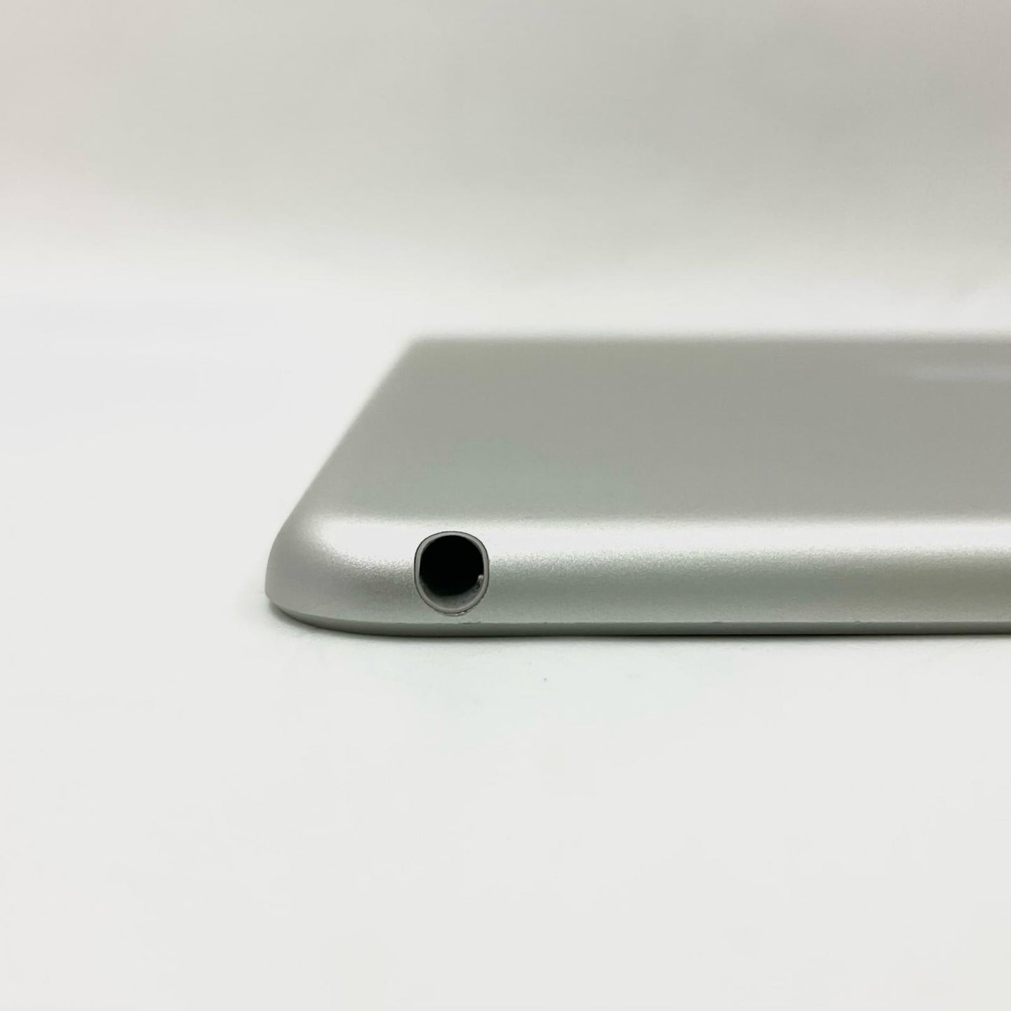 【最速発送】Apple iPad Air 10.5インチ 第3世代 64GB シルバー Wi-Fi 白ロム【難有】