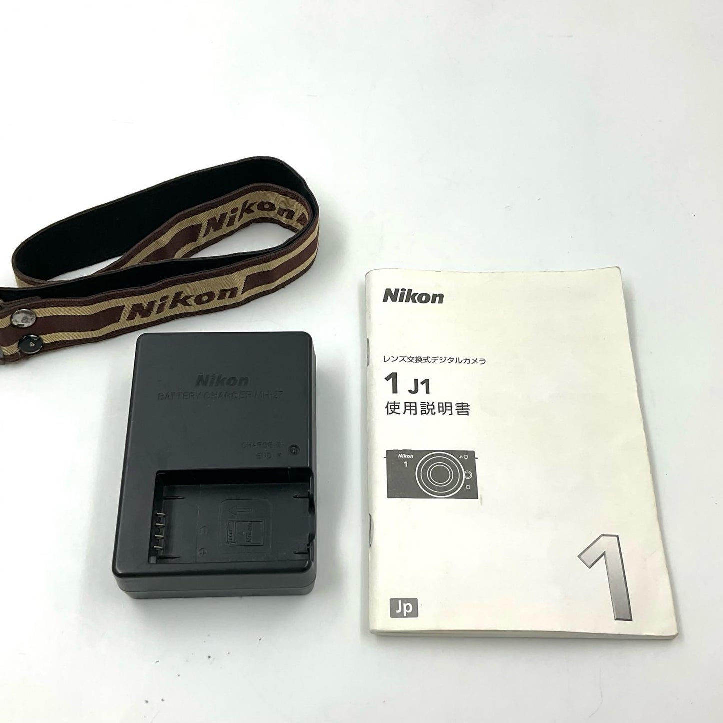 【最速発送】Nikon デジタル一眼 1 J1 ボディ ホワイト【難有】