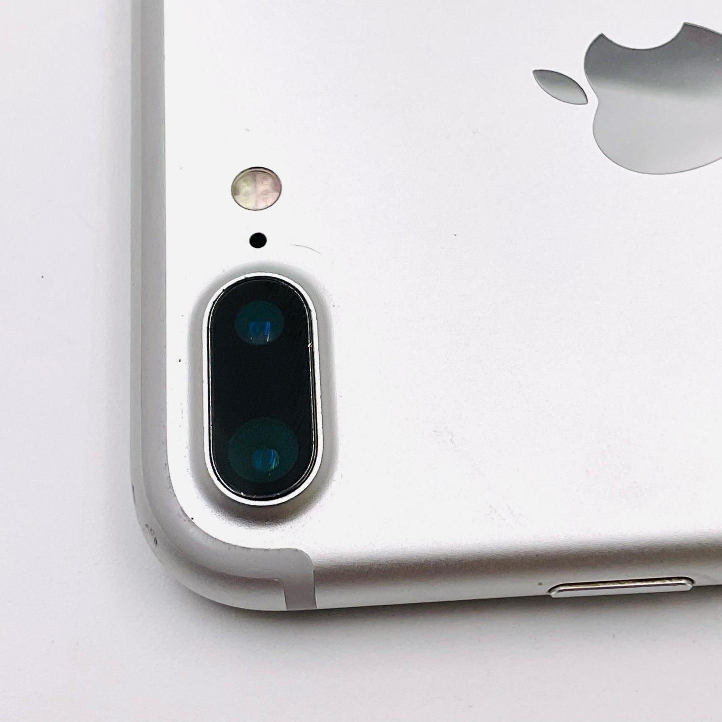 【最速発送】Apple iPhone iPhone Plus 7 128GB シルバー au SIMフリー 白ロム【難有】 83%