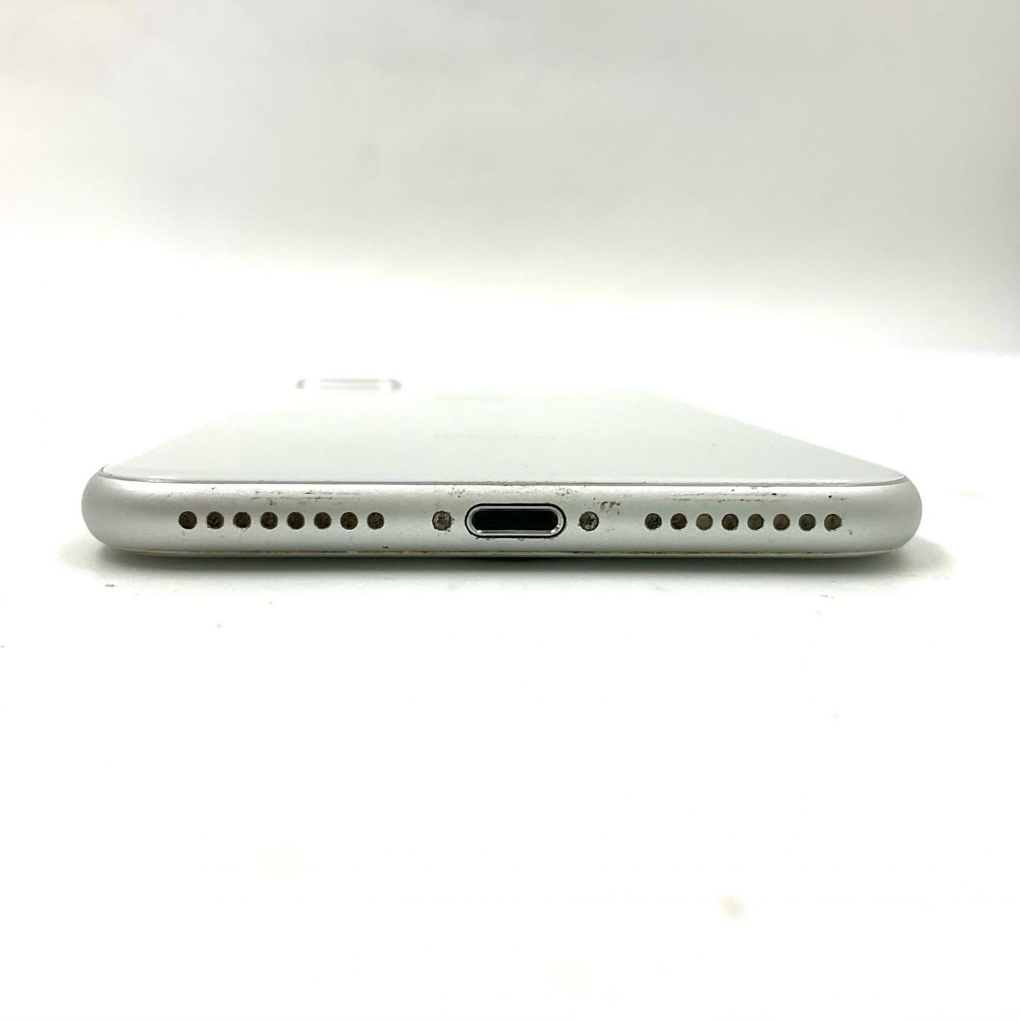【最速発送】Apple iPhone iPhone 8 Plus 64GB シルバー docomo 白ロム【難有】 79%