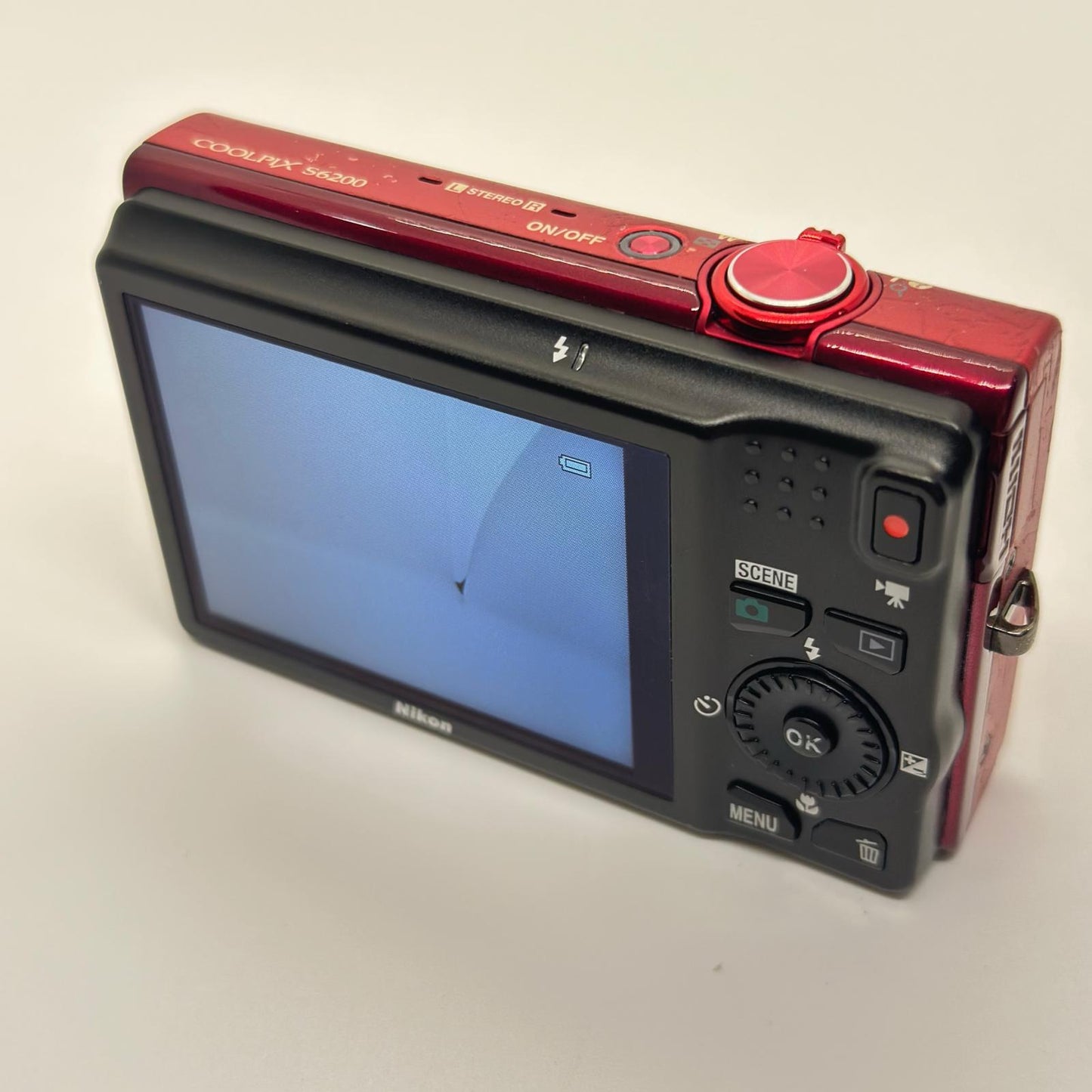 【全額返金保証】【最速発送】Nikon コンパクトデジタルカメラ COOLPIX S6200 レッド 動作確認済