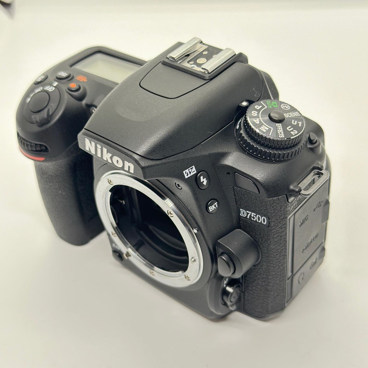 【全額返金保証】【最速発送】Nikon デジタル一眼 D7500 18-140 VR レンズキット 美品 動作確認済