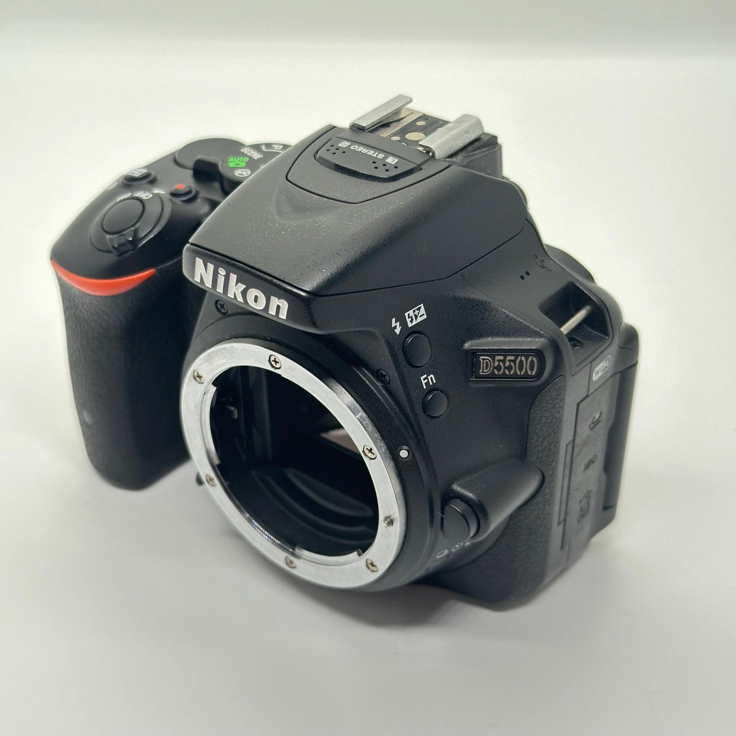 【全額返金保証】【最速発送】Nikon デジタル一眼 D5500 ボディ 美品 動作確認済