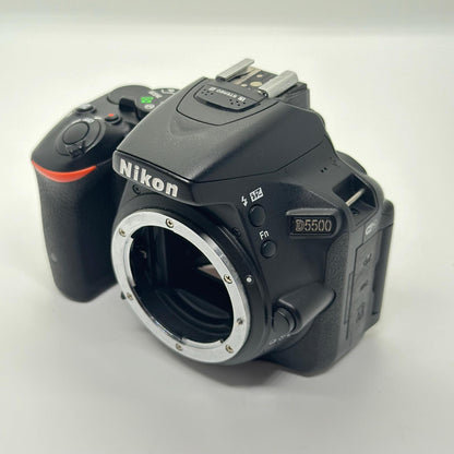 【全額返金保証】【最速発送】Nikon デジタル一眼 D5500 ボディ 美品 動作確認済
