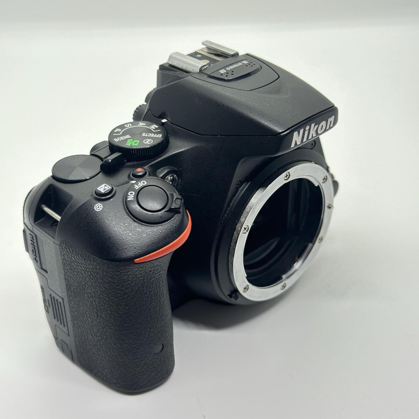 【全額返金保証】【最速発送】Nikon デジタル一眼 D5500 ボディ 美品 動作確認済