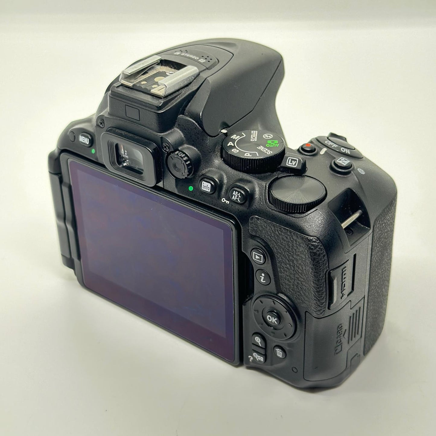 【全額返金保証】【最速発送】Nikon デジタル一眼 D5500 ボディ 美品 動作確認済