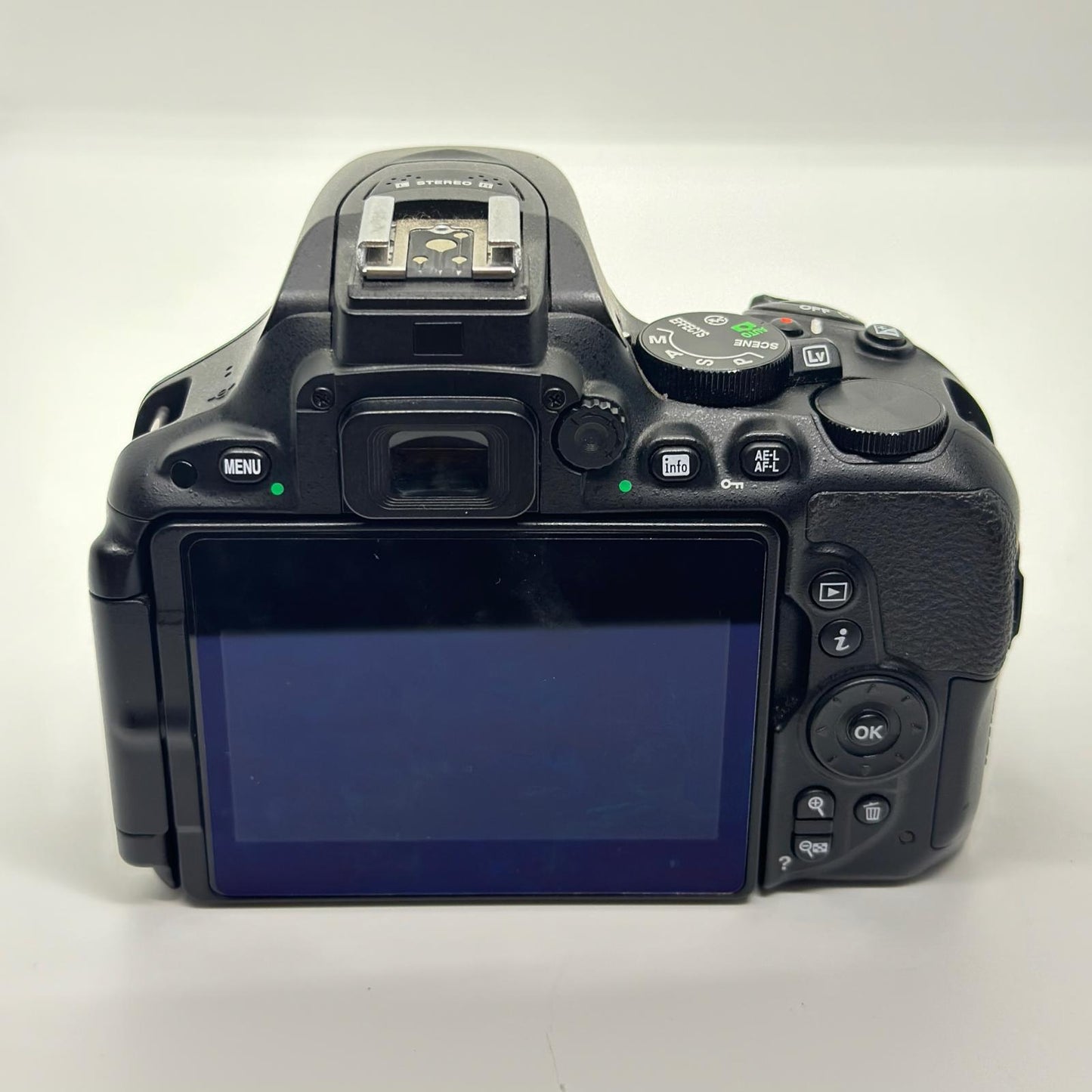 【全額返金保証】【最速発送】Nikon デジタル一眼 D5500 ボディ 美品 動作確認済