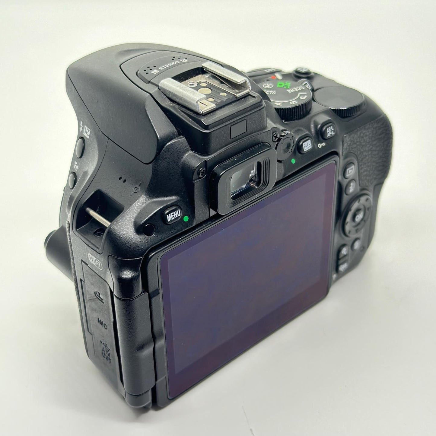 【全額返金保証】【最速発送】Nikon デジタル一眼 D5500 ボディ 美品 動作確認済