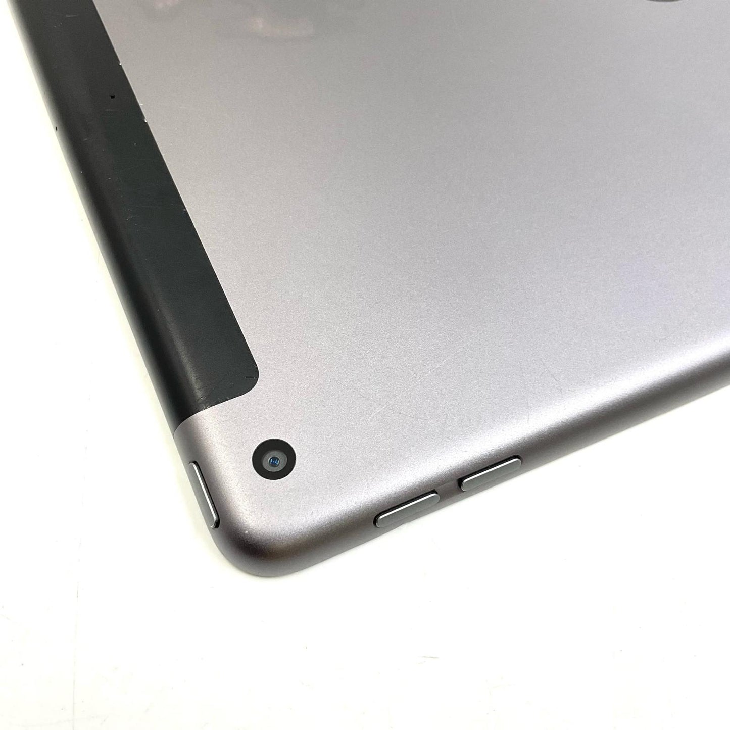 【全額返金保証】【最速発送】Apple iPad iPad 10.2インチ 第7世代 32GB スペースグレイ WiFi+Cellular au 白ロム 動作確認済