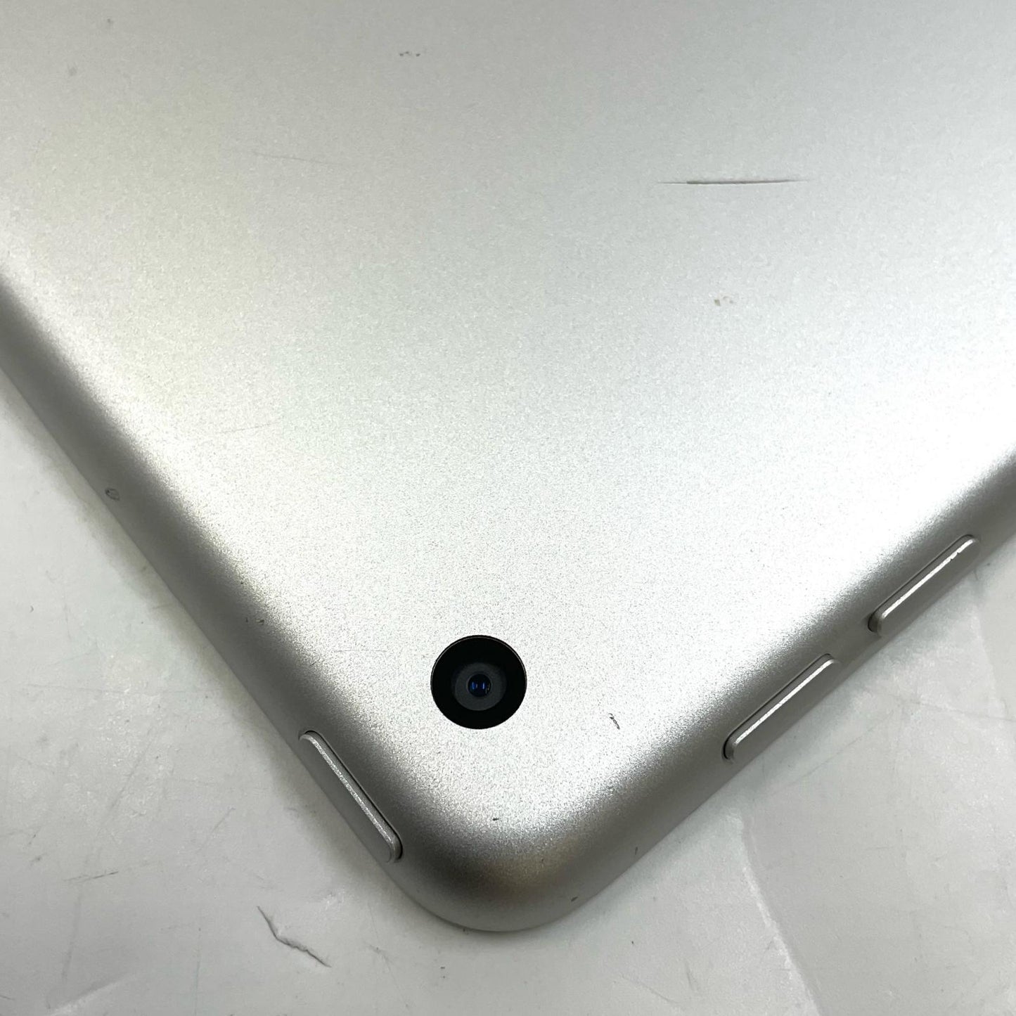 【最速発送】Apple iPad iPad 10.2インチ 第9世代 64GB シルバー Wi-Fi【難有】