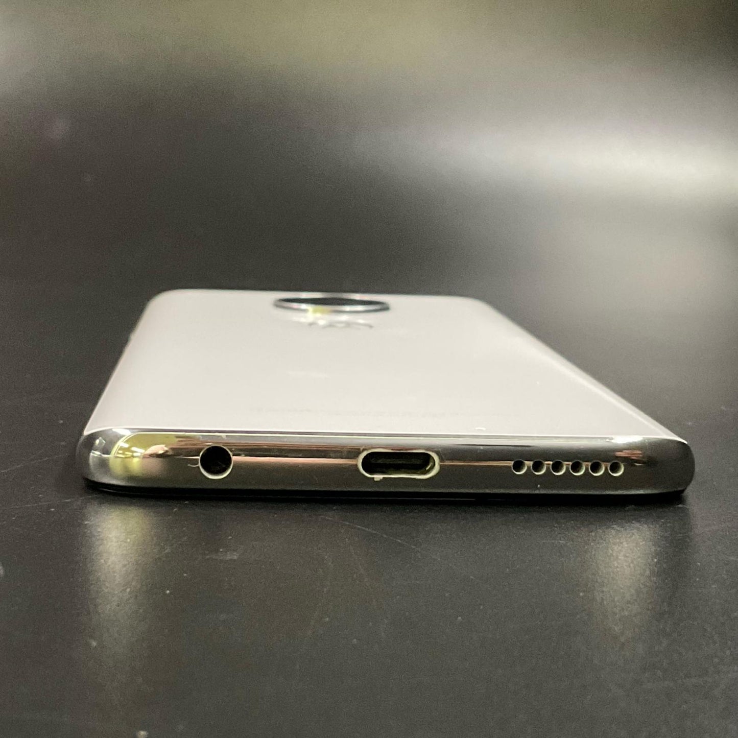 【全額返金保証】【最速発送】Motorola moto g 7 64GB ホワイト XT1962-4 白ロム 美品 動作確認済