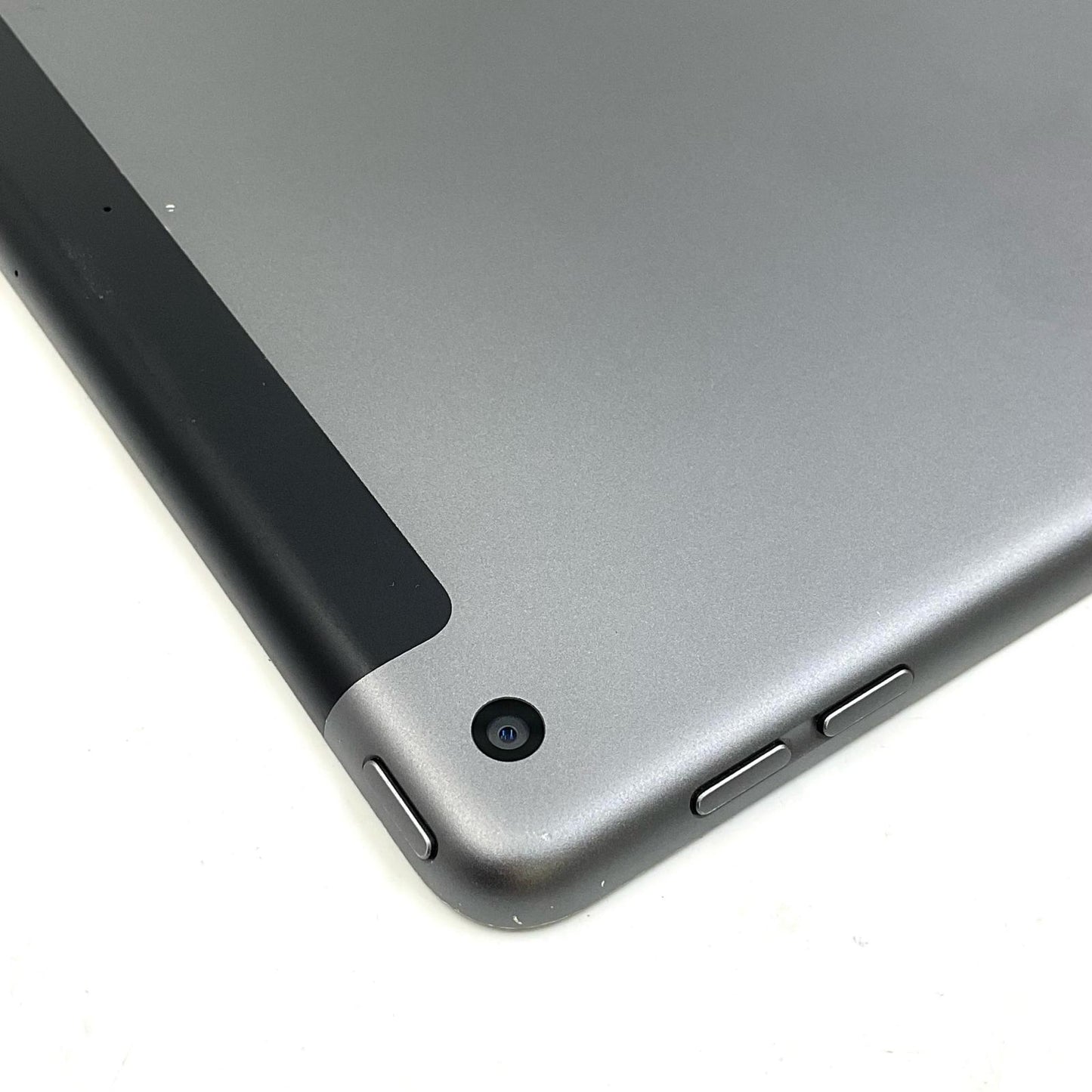 【全額返金保証】【最速発送】Apple iPad iPad 10.2インチ 第8世代 32GB スペースグレイ WiFi+Cellular au 白ロム 動作確認済