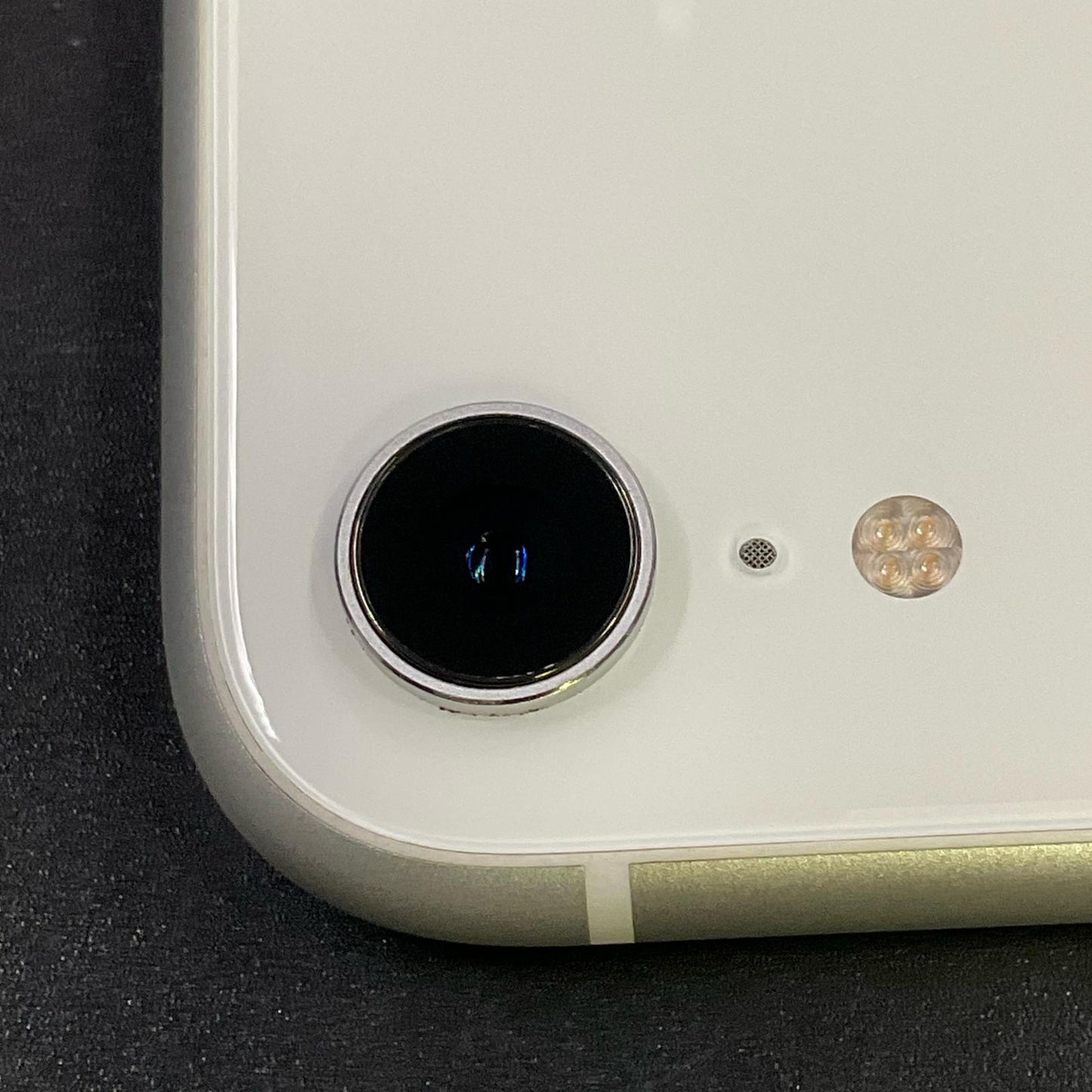 【全額返金保証】【最速発送】Apple iPhone iPhone XR 64GB ホワイト docomo 白ロム 美品 動作確認済 92%