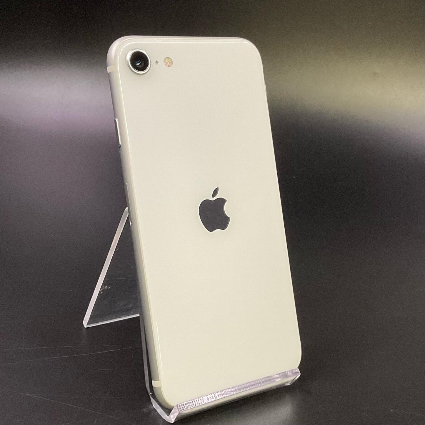 【全額返金保証】【最速発送】Apple iPhone iPhone SE（第2世代） 128GB ホワイト docomo 白ロム 動作確認済 79%