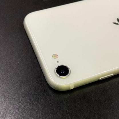 【全額返金保証】【最速発送】Apple iPhone iPhone SE（第2世代） 128GB ホワイト docomo 白ロム 動作確認済 79%