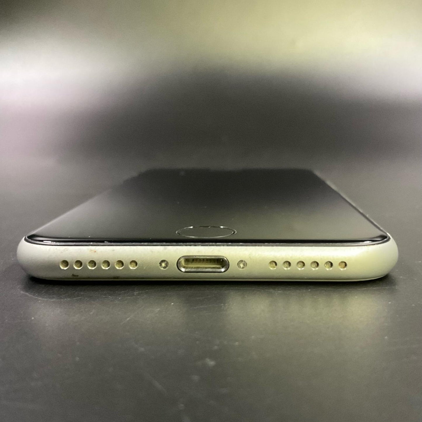 【全額返金保証】【最速発送】Apple iPhone iPhone SE（第2世代） 128GB ホワイト docomo 白ロム 動作確認済 79%