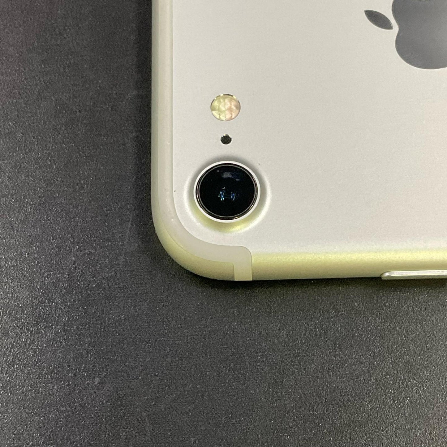 【全額返金保証】【最速発送】Apple iPhone iPhone 7 32GB シルバー docomo 白ロム 美品 動作確認済 94%