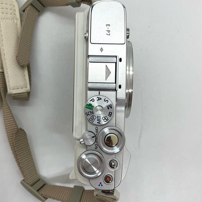 【全額返金保証】【最速発送】 デジタル一眼 OLYMPUS PEN E-P7 ボディ [ホワイト] 美品 動作確認済
