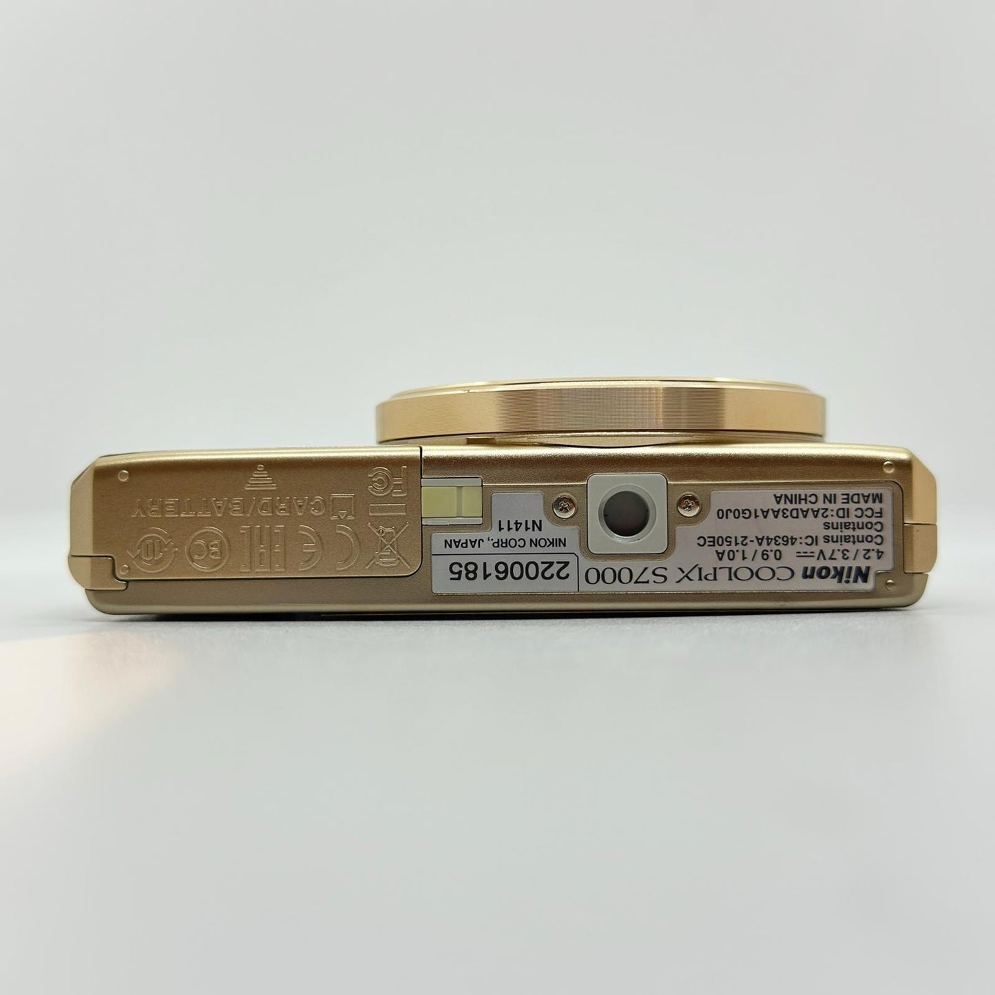 【全額返金保証】【最速発送】 コンパクトデジタルカメラ COOLPIX S7000 ゴールド 美品 動作確認済