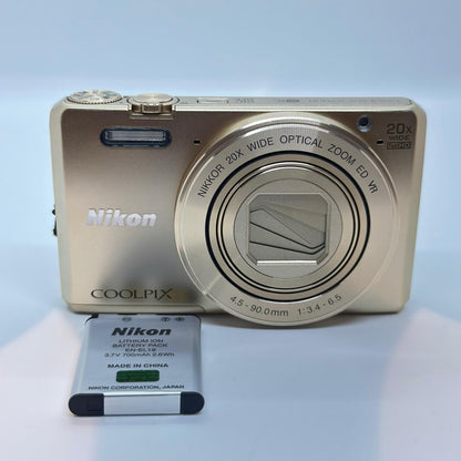 【全額返金保証】【最速発送】 コンパクトデジタルカメラ COOLPIX S7000 ゴールド 美品 動作確認済