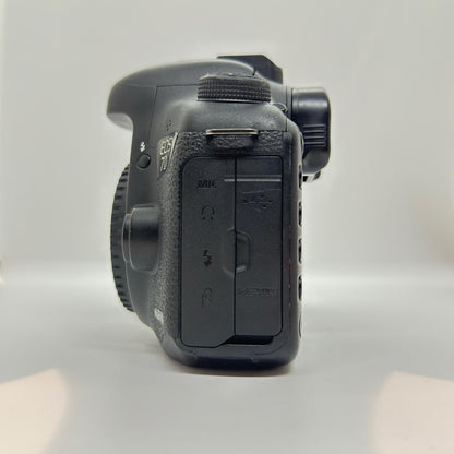 【全額返金保証】【最速発送】 デジタル一眼 EOS 7D Mark II ボディ 動作確認済