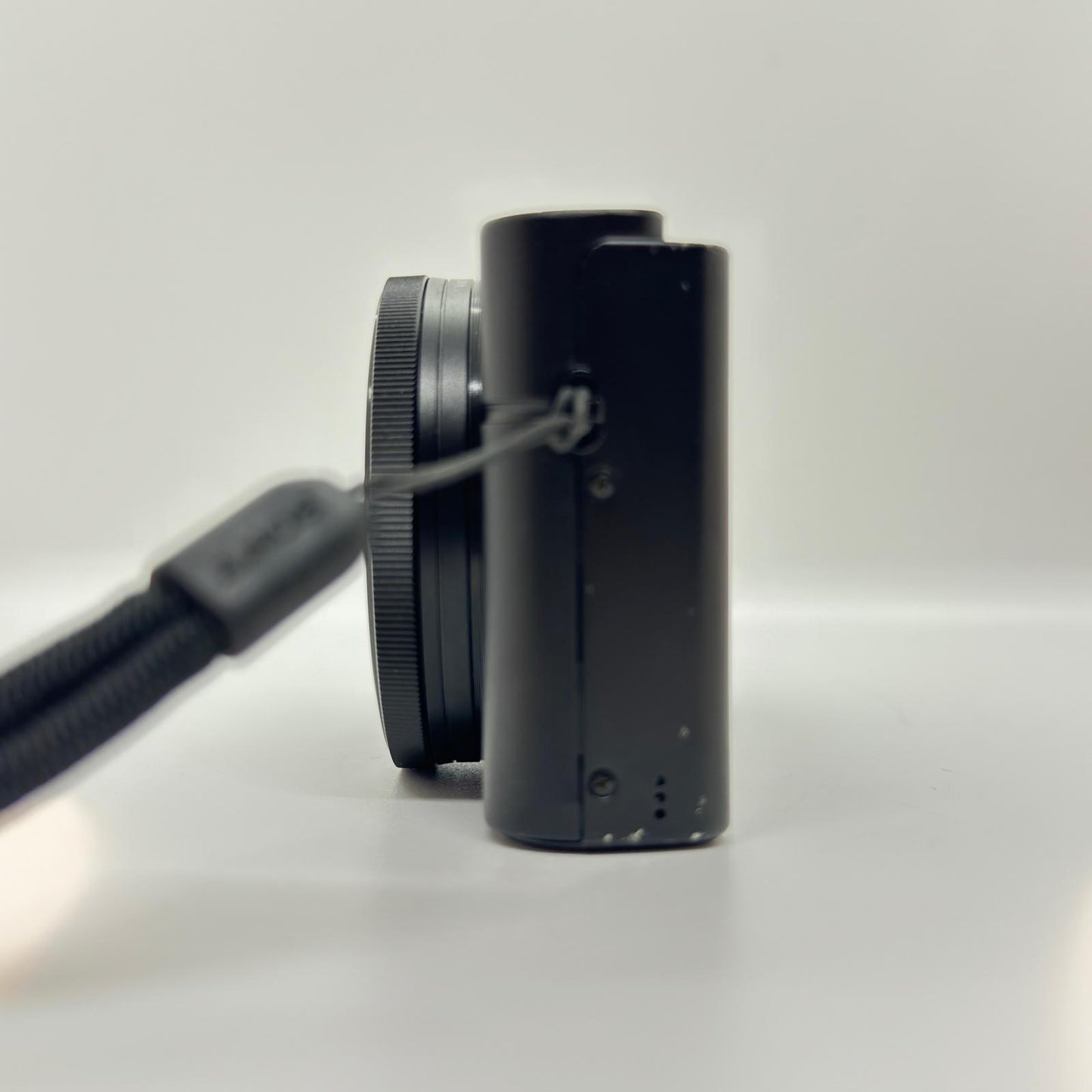 【全額返金保証】【最速発送】 コンパクトデジタルカメラ サイバーショット DSC-RX100 動作確認済