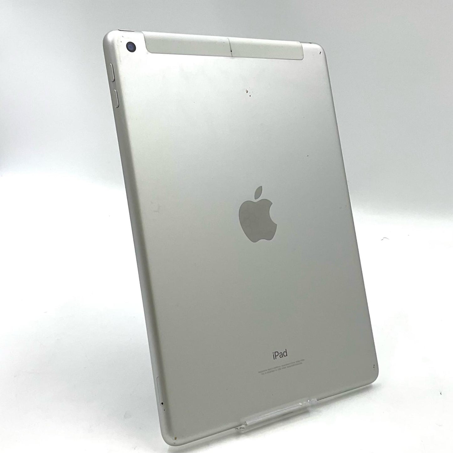 【全額返金保証】【最速発送】Apple iPad iPad 9.7インチ 第6世代 32GB シルバー WiFi+Cellular docomo 白ロム 動作確認済