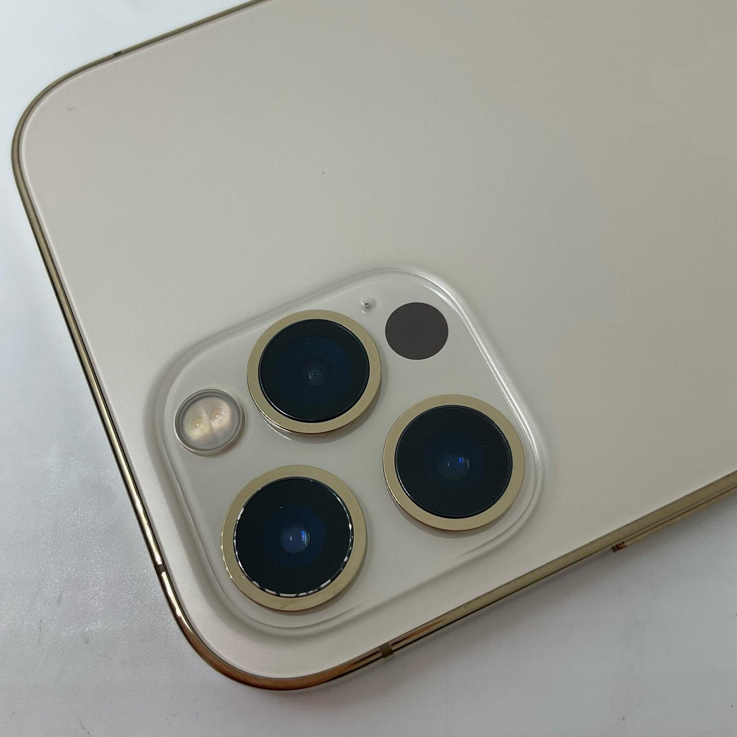 【全額返金保証】【最速発送】Apple iPhone iPhone 12 Pro 128GB ゴールド au 白ロム 美品 動作確認済 91%