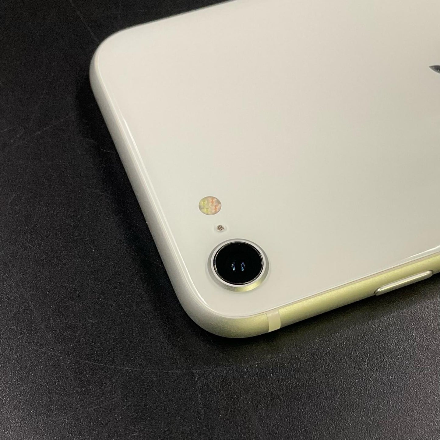 【全額返金保証】【最速発送】Apple iPhone iPhone SE（第2世代） 128GB ホワイト Softbank 白ロム 動作確認済 76%