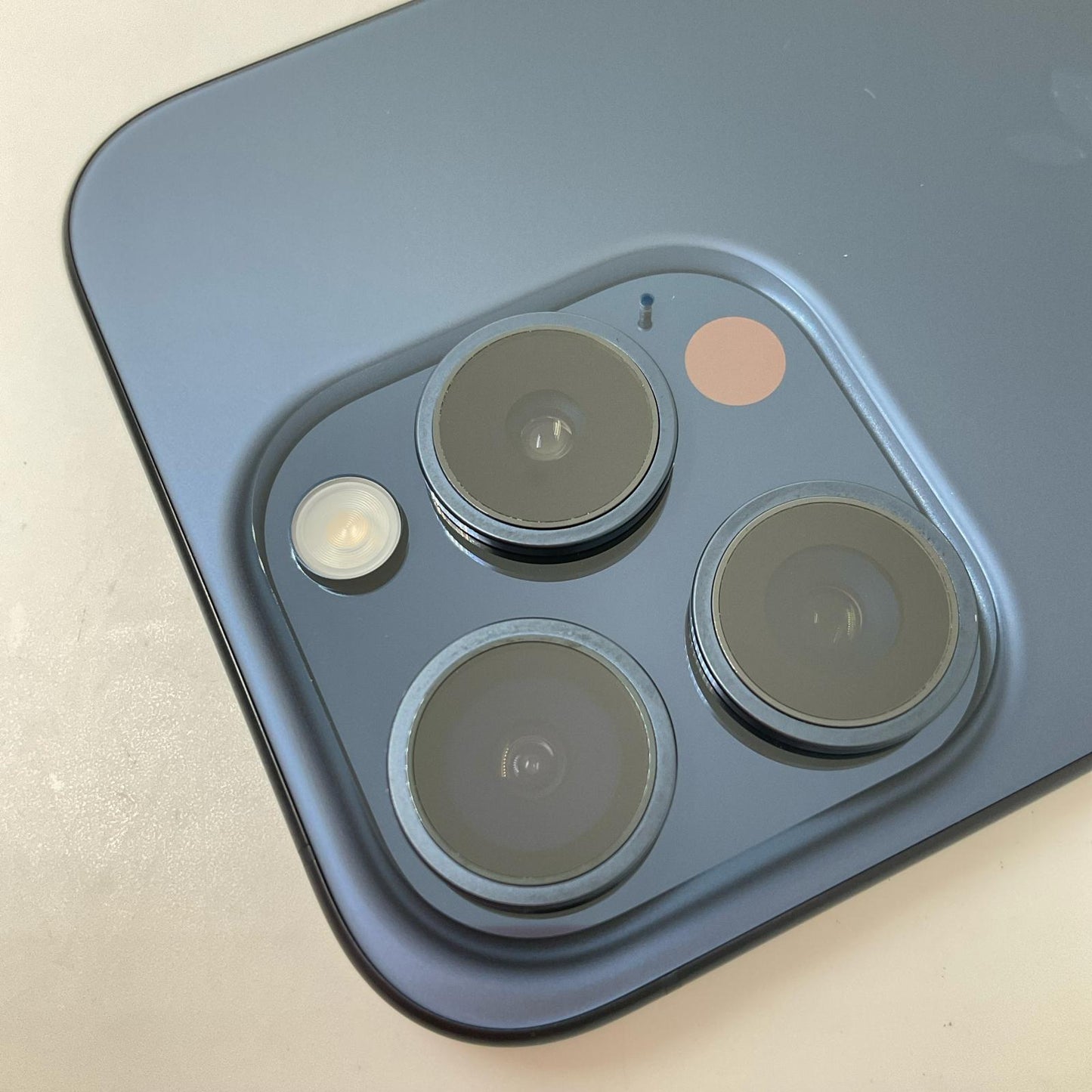 【全額返金保証】【最速発送】Apple iPhone iPhone 15 Pro 128GB ブルーチタニウム au 白ロム 動作確認済 97%