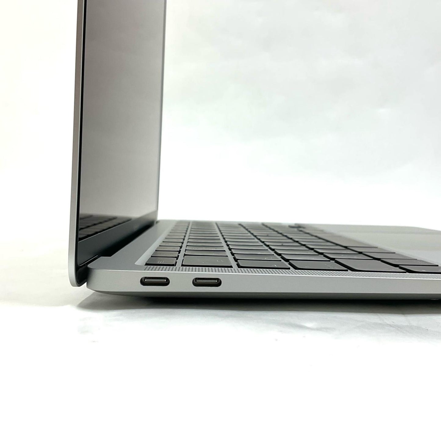 【全額返金保証】【最速発送】Apple MacBook Air 13.3インチ 2020 Apple M1 8GB 256GB シルバー 100% 美品 動作確認済