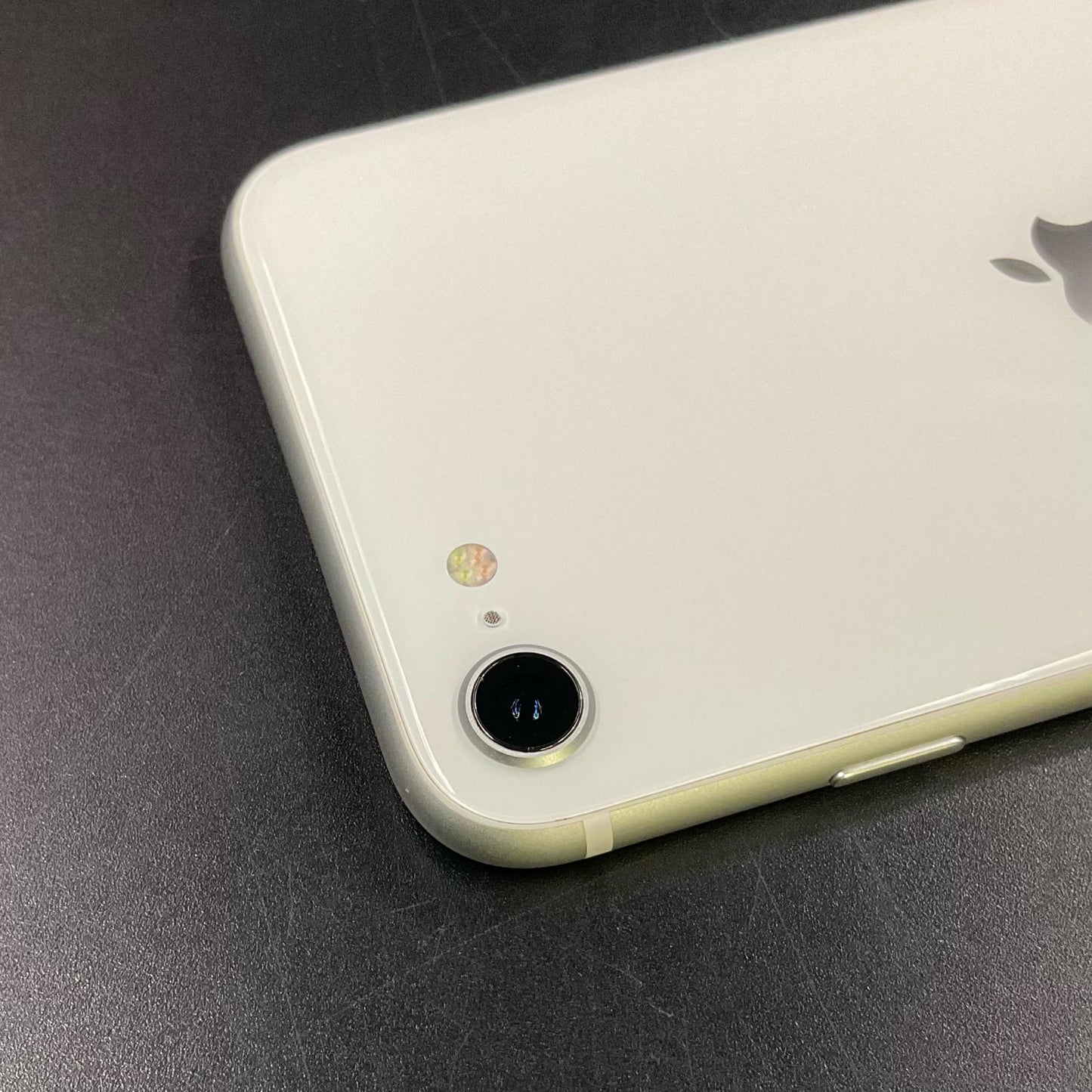 【全額返金保証】【最速発送】Apple iPhone iPhone SE（第2世代） 64GB ホワイト Softbank 動作確認済 76%