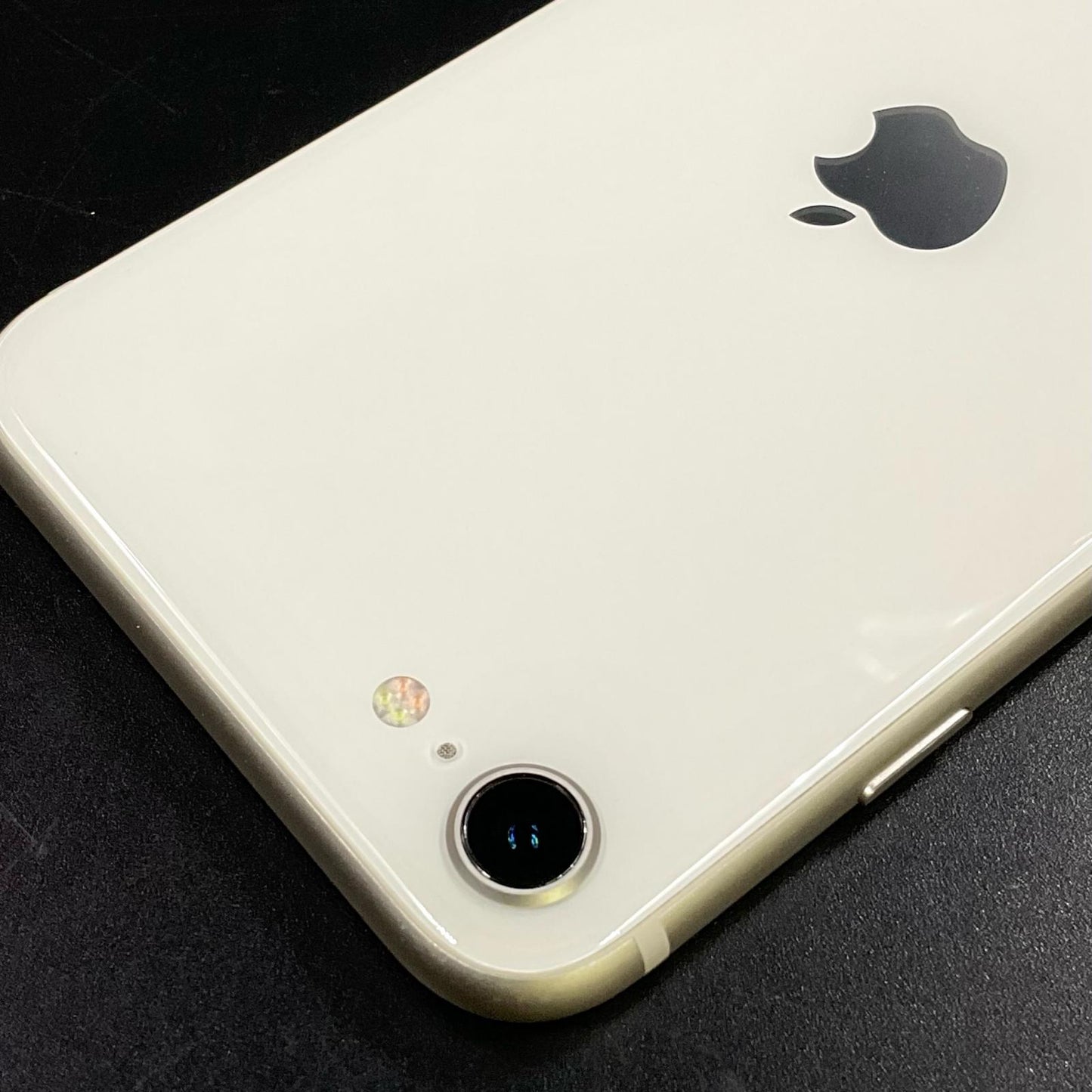 【全額返金保証】【最速発送】Apple iPhone iPhone SE（第3世代） 128GB スターライト SIMフリー 白ロム 動作確認済 77%