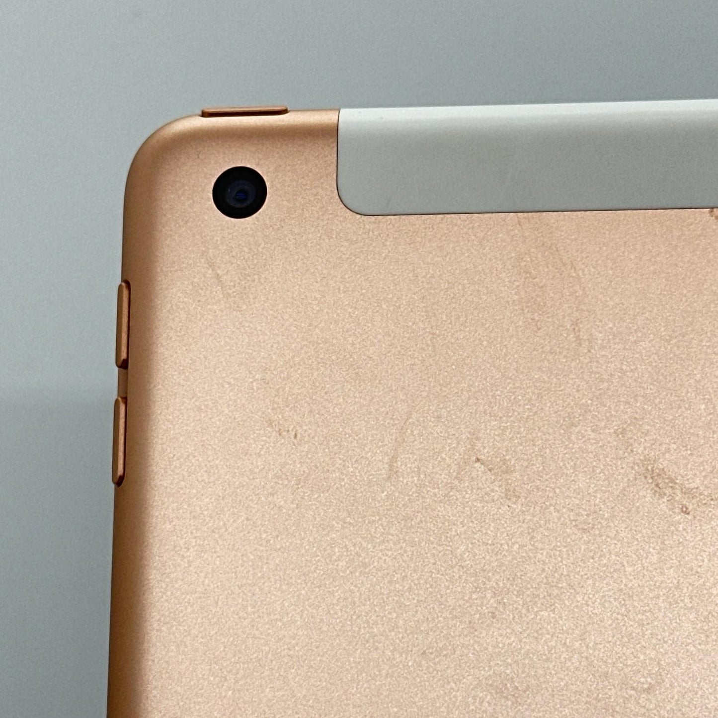 【全額返金保証】【最速発送】Apple iPad 10.2インチ 第7世代 32GB ゴールド WiFi+Cellular au SIMフリー 白ロム 動作確認済