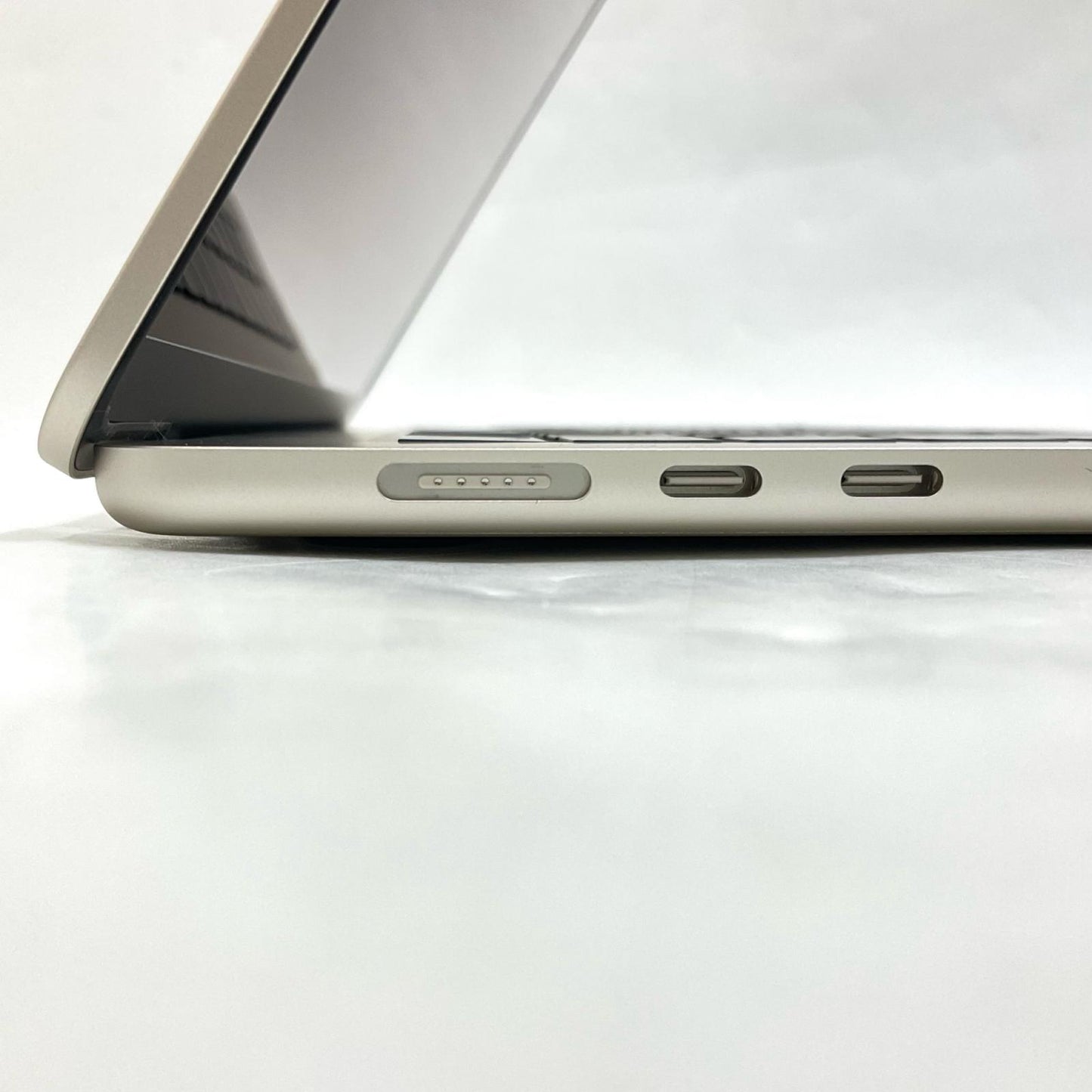 【全額返金保証】【最速発送】Apple MacBook Air 15インチ 2024 Apple M3 16GB 256GB スターライト 96% 美品 動作確認済