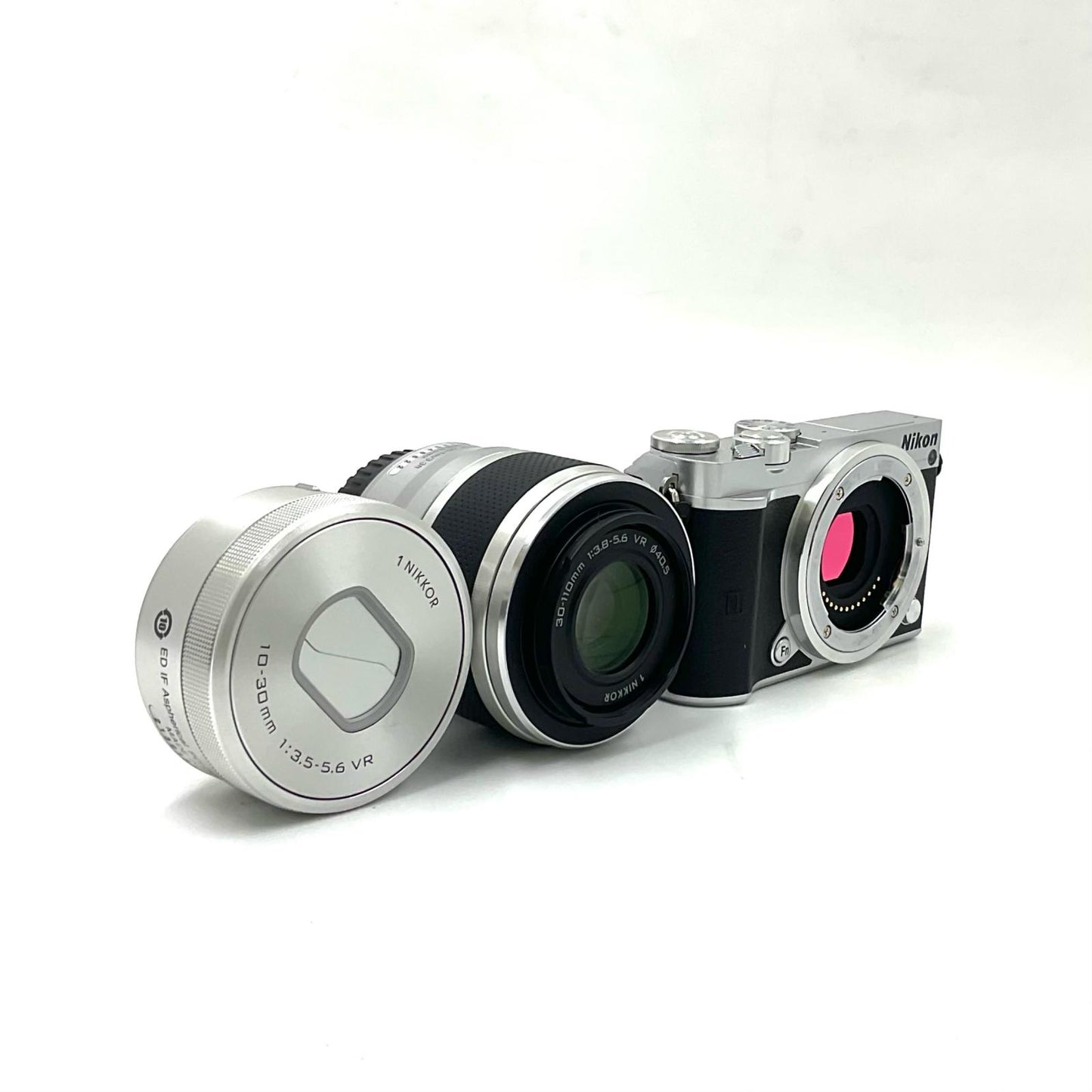 【全額返金保証】【最速発送】Nikon デジタル一眼 Nikon 1 J5 ダブルズームレンズキット シルバー 美品 動作確認済