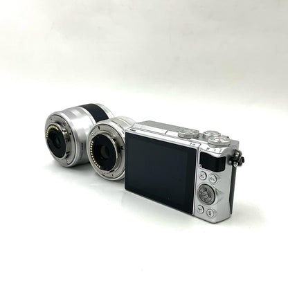 【全額返金保証】【最速発送】Nikon デジタル一眼 Nikon 1 J5 ダブルズームレンズキット シルバー 美品 動作確認済
