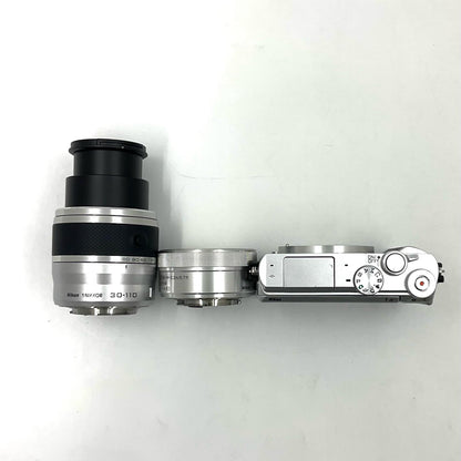 【全額返金保証】【最速発送】Nikon デジタル一眼 Nikon 1 J5 ダブルズームレンズキット シルバー 美品 動作確認済