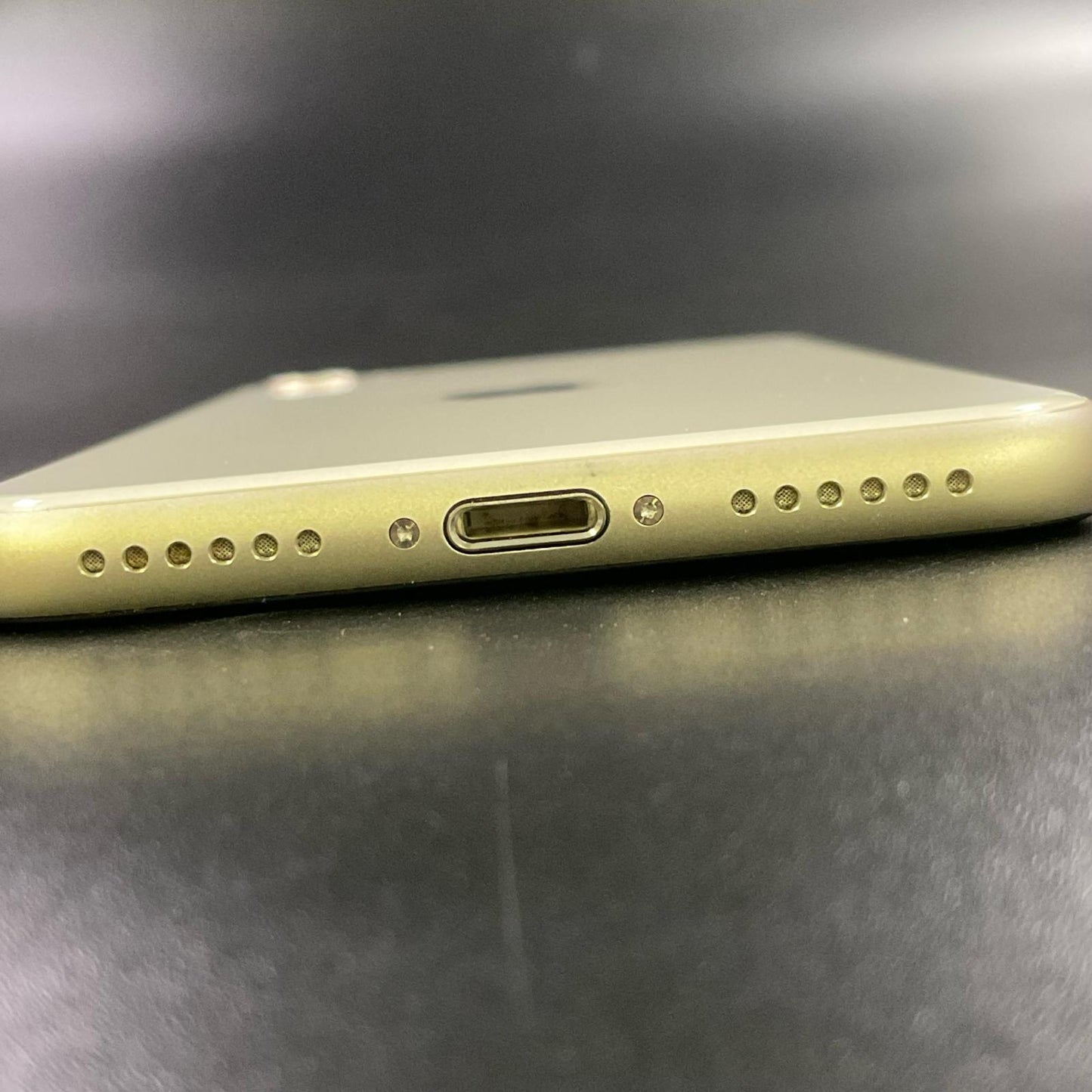 【全額返金保証】【最速発送】Apple iPhone iPhone SE（第3世代） 64GB スターライト docomo SIMフリー 白ロム 動作確認済 87%