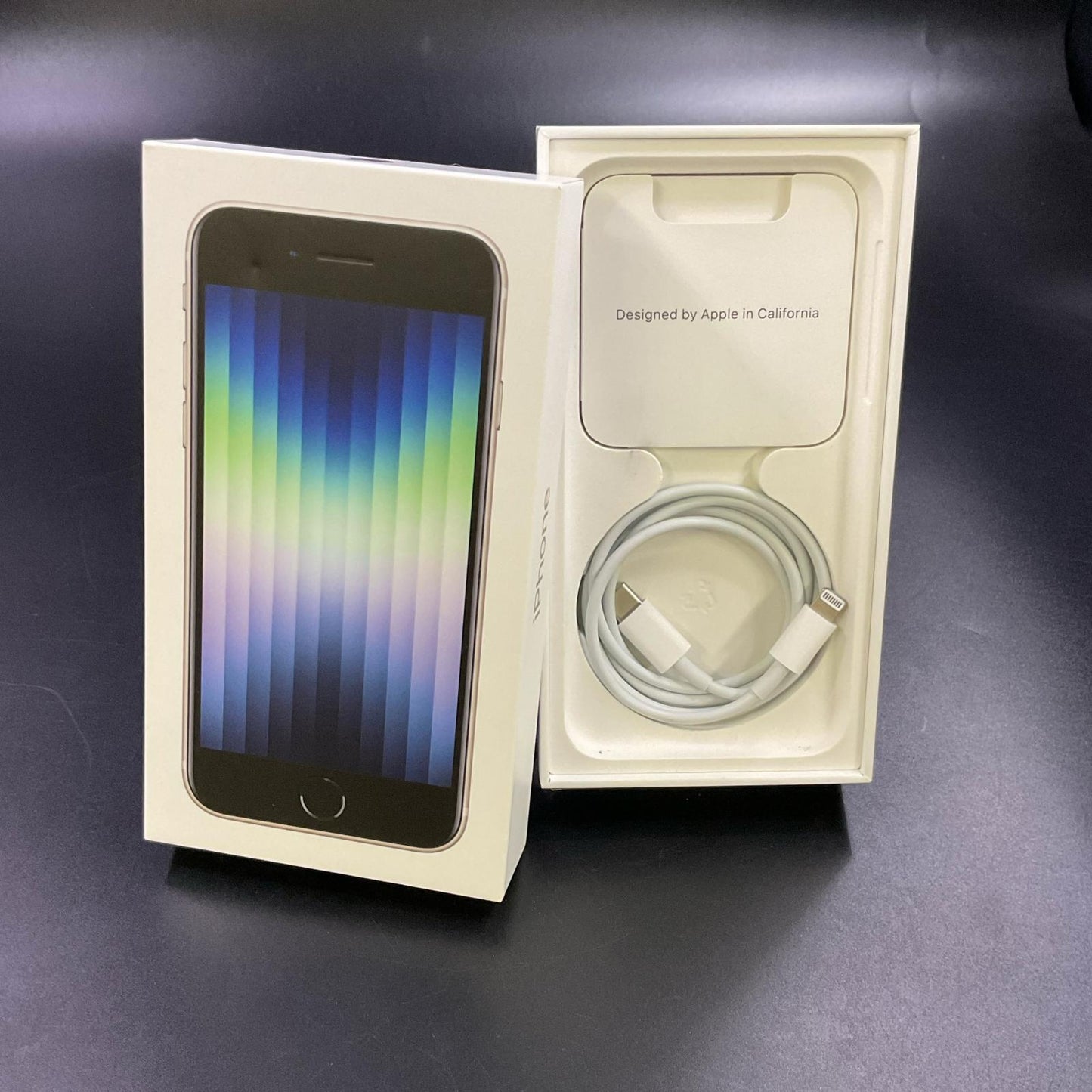 【全額返金保証】【最速発送】Apple iPhone iPhone SE（第3世代） 64GB スターライト docomo SIMフリー 白ロム 動作確認済 87%