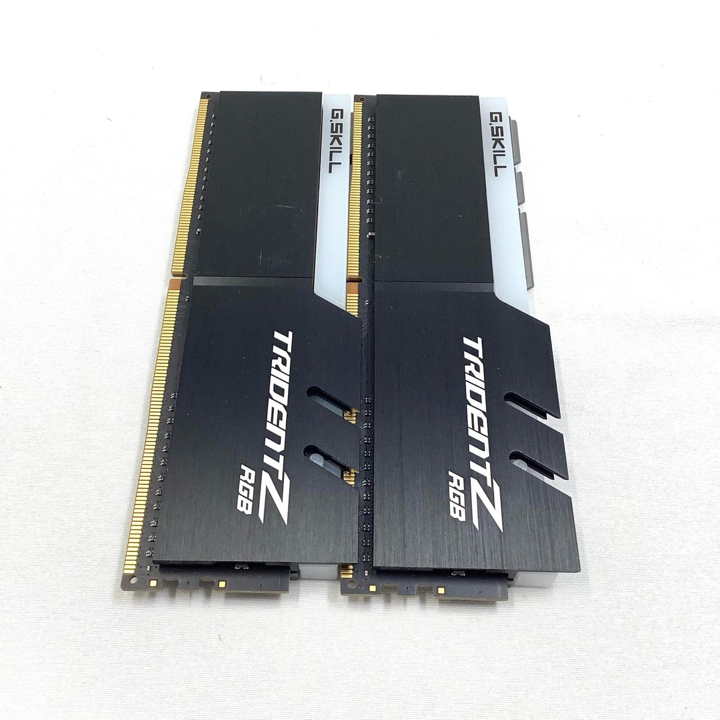 【全額返金保証】【最速発送】G.Skill メモリ DDR4 PC4-21300 8GB 2枚組 F4-2666C18D-16GTZR 美品 動作確認済