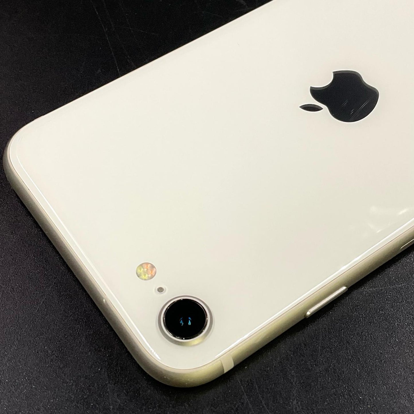 【全額返金保証】【最速発送】Apple iPhone iPhone SE（第3世代） 64GB スターライト Softbank SIMフリー 白ロム 美品 動作確認済 83%