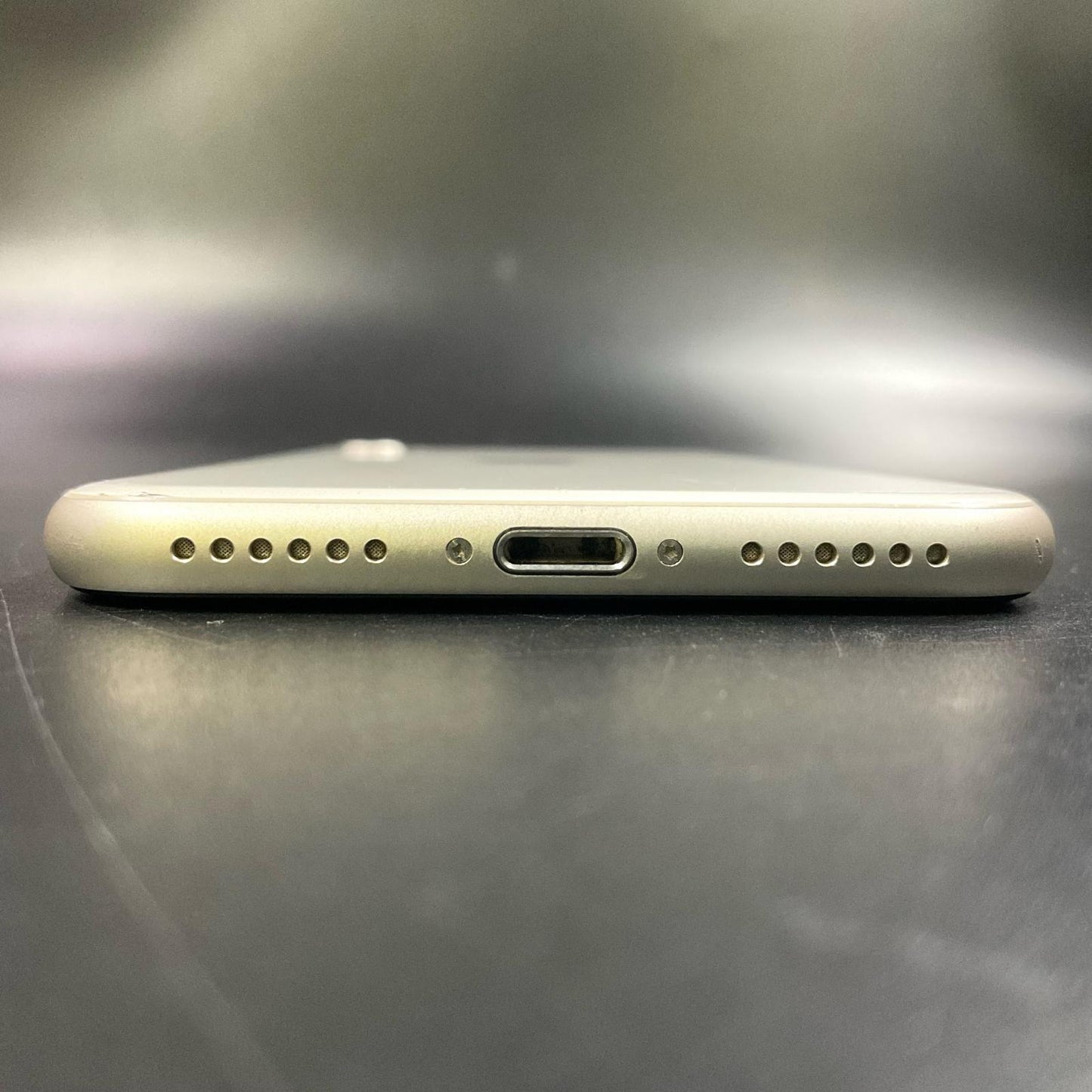 【全額返金保証】【最速発送】Apple iPhone iPhone SE（第3世代） 64GB スターライト Softbank SIMフリー 白ロム 美品 動作確認済 83%
