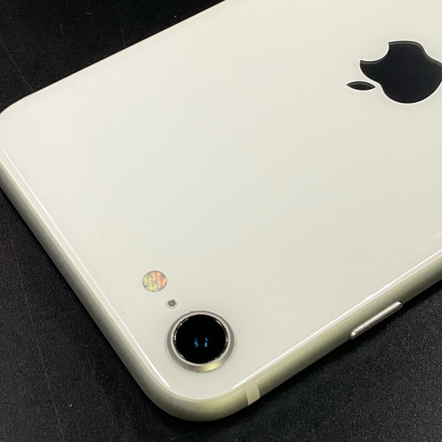 【全額返金保証】【最速発送】Apple iPhone iPhone SE（第3世代） 128GB スターライト Softbank SIMフリー 白ロム 動作確認済 73%