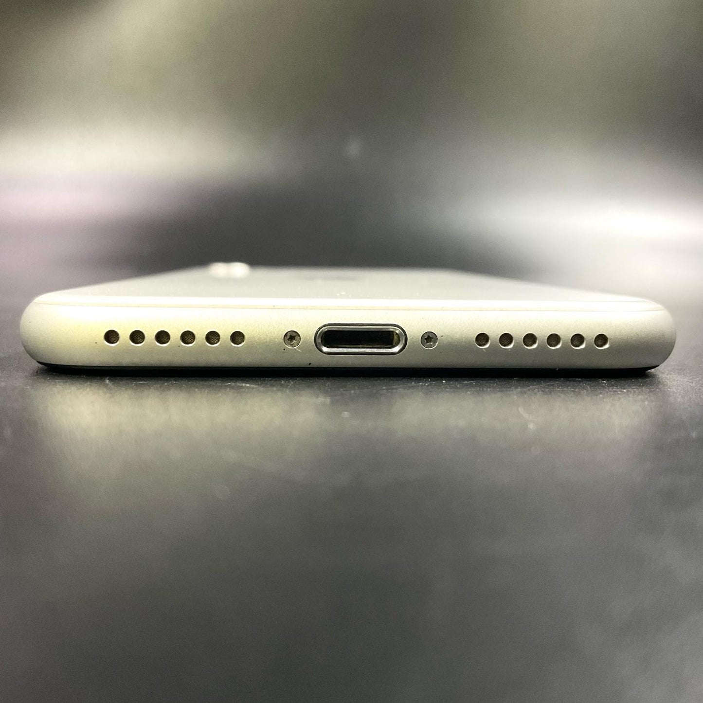 【全額返金保証】【最速発送】Apple iPhone iPhone SE（第3世代） 128GB スターライト Softbank SIMフリー 白ロム 動作確認済 73%