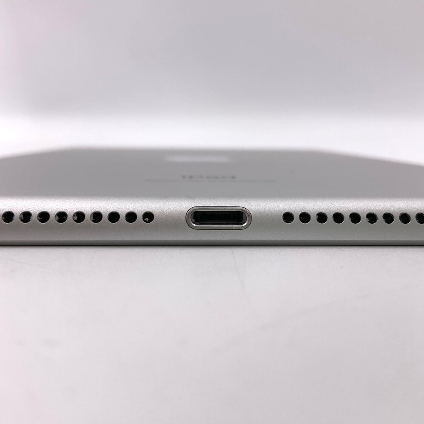 【全額返金保証】【最速発送】Apple iPad iPad mini 第5世代 Wi-Fi 7.9インチ 64GB シルバー Wi-Fi 動作確認済